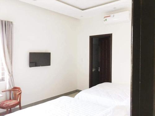 Motel Thanh Long Motel Thanh Long is a popular choice amongst travelers in Da Nang, whether exploring or just passing through. Featuring a satisfying list of amenities, guests will find their stay at the property a co