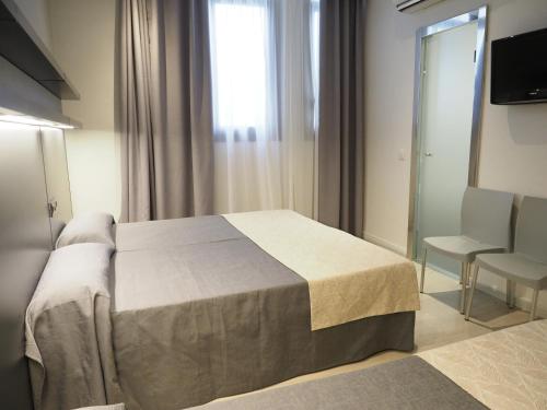 Hostal Benidorm - image 11