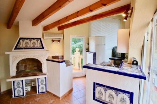 Kitchen, Don Quijote Studio SE by CARLOSFERIEN in Altomira