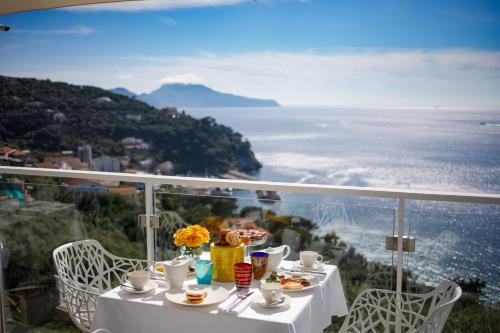 Villa Fiorella Art Hotel - image 5
