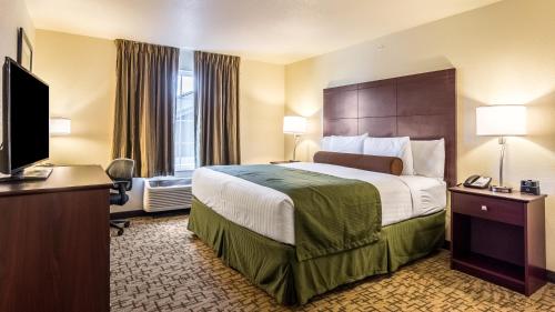Cobblestone Hotel & Suites - Greenville The 2-star Cobblestone Hotel & Suites - Greenville offers comfort and convenience whether youre on business or holiday in Greenville (PA). The property offers a wide range of amenities and perks to e