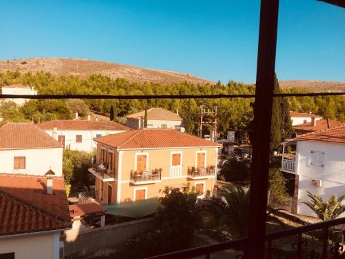  The House Near The Port in Galaxidi