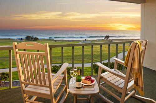 Balcony/terrace, Cavalier Oceanfront Resort in San Simeon (CA)