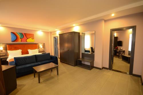 Batumi Palm Hotel – Batumi, IL