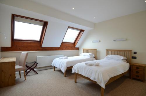 Neuadd Henllan Lodge