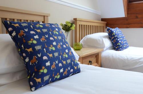 Neuadd Henllan Lodge