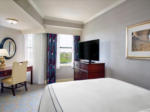 1 queen bed