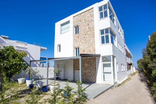 Ammos Luxury Suites 5