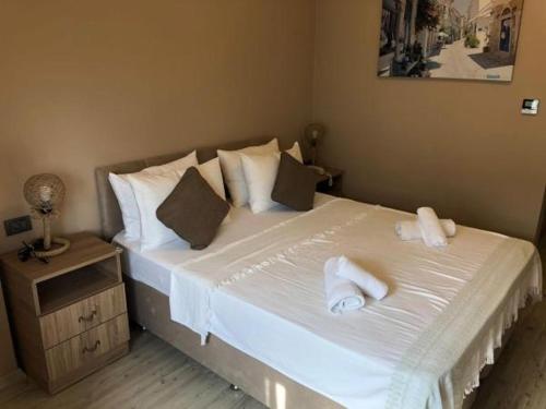 F&G BUTIK HOTEL F&G BUTIK HOTEL is conveniently located in the popular Alacati area. The property features a wide range of facilities to make your stay a pleasant experience. To be found at the property are daily hou