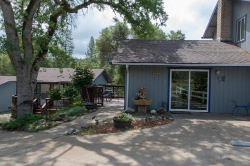 Little Valley Inn - 숙소 외관