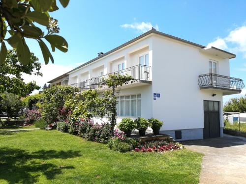  Apartments Granzola in Sukošan