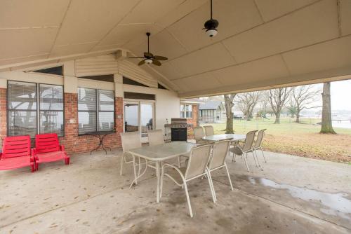 Great Texas Lakefront on CedarCreek Lake - image 9