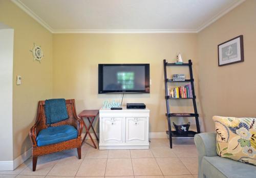 Paradise Beach - West 2414 - main image