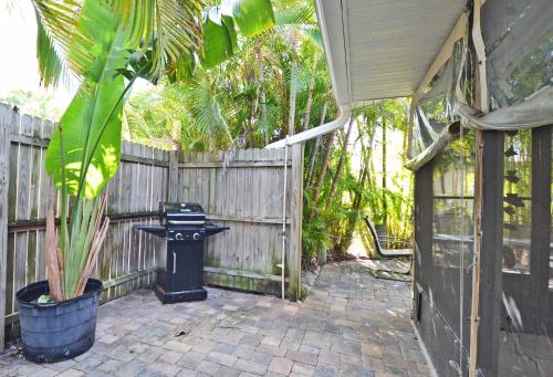 Paradise Beach - West 2414 - image 2
