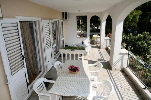 Apartments by the sea Brela Makarska - 13052 - main image