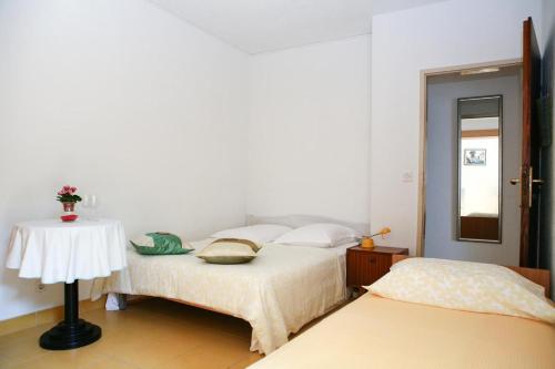 Three-Bedroom Apartment with Terrace and Sea View image 1