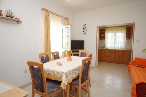 Apartments with a parking space Pag - 6291 - image 5