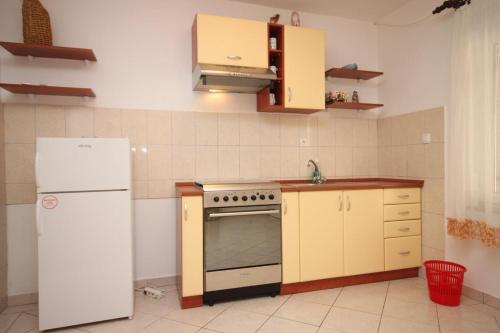 Apartments by the sea Zubovici Pag - 6356 - image 3