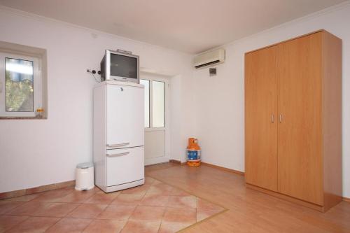 Apartments by the sea Zubovici Pag - 6356 - image 5