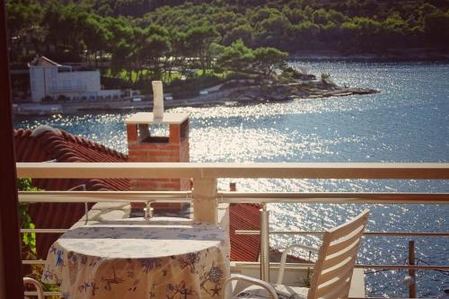 Apartments by the sea Povlja Brac - 14399 - image 5