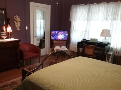 Hanover House Bed and Breakfast – Niagara Falls, NY