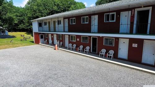 Red Ranch Inn - image 5