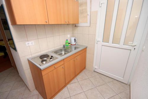 Apartments by the sea Drasnice Makarska - 6697 - image 5