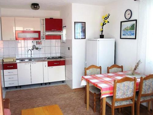 Apartments by the sea Pisak, Omis - 15177