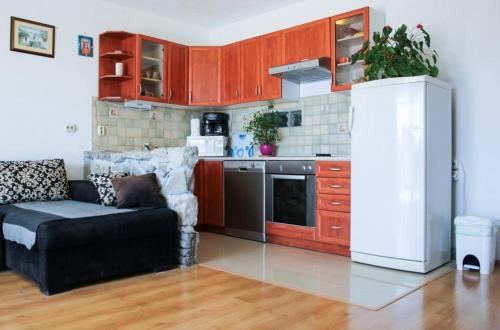 Apartments by the sea Makarska - 15200 - image 14