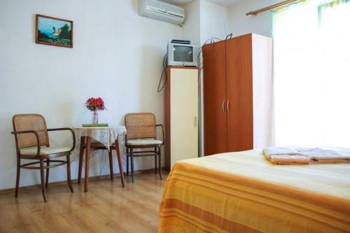 Apartments by the sea Makarska - 15200 - image 5