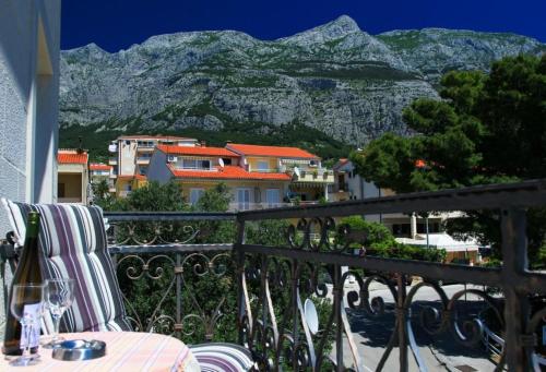 Apartments by the sea Makarska - 15200 - image 13
