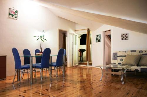 Apartments by the sea Makarska - 15200 - image 6