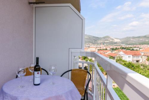 Apartments with a parking space Trogir - 15440 - image 10