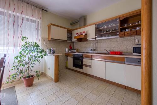 Apartments with a parking space Kastel Sucurac Kastela - 16209 - image 7