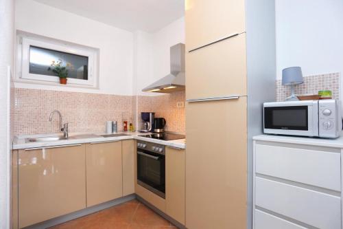 Apartments by the sea Trogir - 16211 - image 14