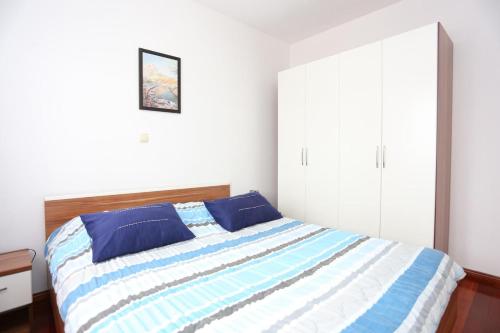 Apartments by the sea Trogir - 16211 - image 13