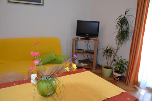 Family friendly apartments with a swimming pool Trogir - 16509 - image 2