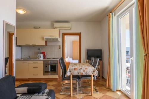Family friendly apartments with a swimming pool Trogir - 16509 - image 8