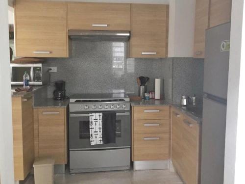 6-Perfect Modern Apt in Great Location POOL/GYM/BBQ