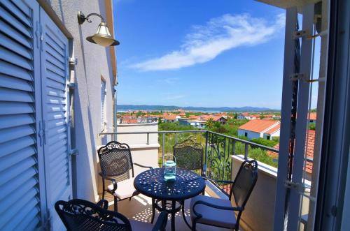 Family friendly apartments with a swimming pool Murter - 16655 - image 5