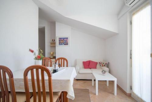 Family friendly apartments with a swimming pool Supetar Brac - 16774 - image 8