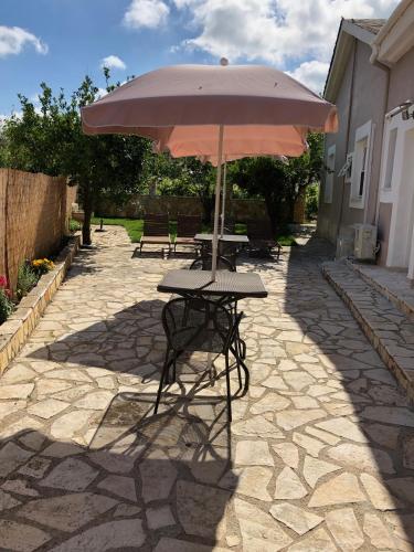 Petros Rooms & Apartments 2