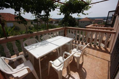 Apartments with a parking space Turanj Biograd - 6197