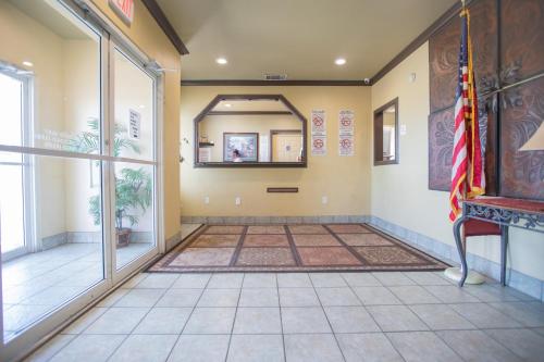 Foyer, The Crossroads Hotel and Suites Irving in Dallas (Teksas)