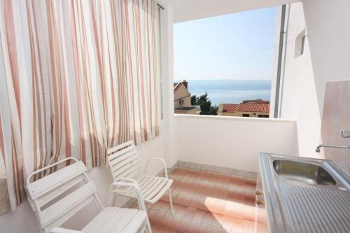 Apartments with a parking space Nemira Omis - 6070 Tice