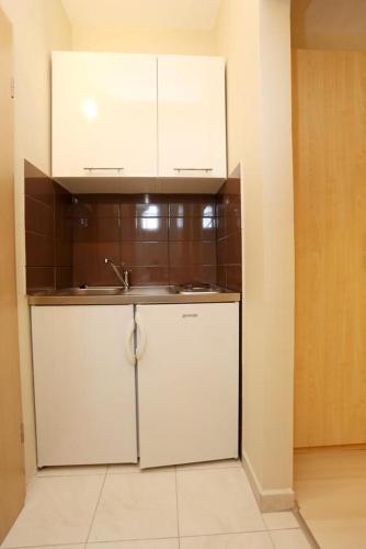 Three-Bedroom Apartment with Balcony and Sea View image 2