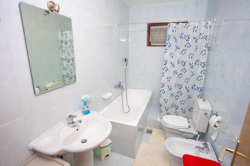 Studio with Balcony and Sea View room in Apartments with a parking space Makarska - 11418
