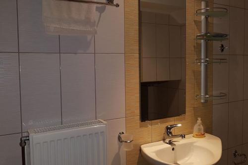 Comfy house with private garden & view, close to Kyparissia Castle
