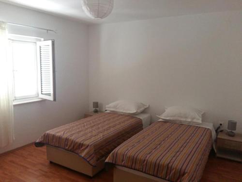 

Apartment Split 11518d