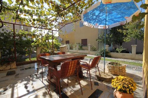Apartments with a parking space Fazana - 7396
